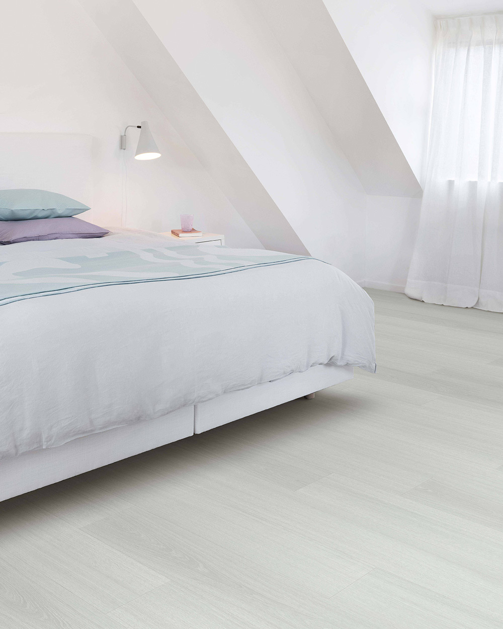 Light Vinyl Flooring Moduleo   Glyde Oak 22721 1000x1250.ashx