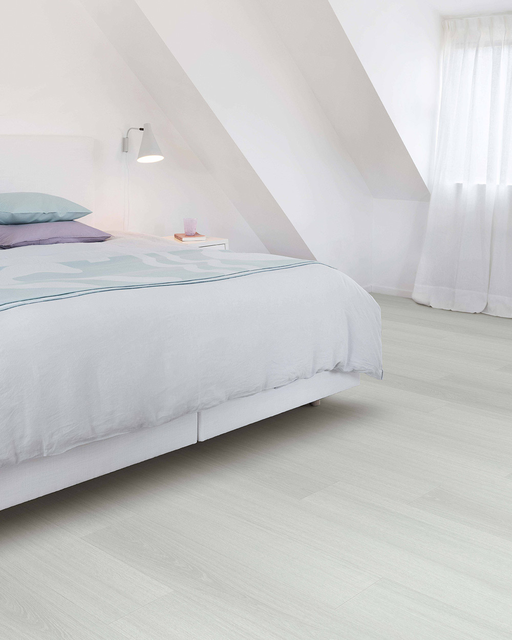 Light luxury vinyl flooring - Glyde Oak 22721